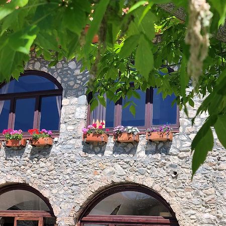 Hotel La Fonda Dels Pirineus มาซาเน็ต เด คาเบรนิส ภายนอก รูปภาพ