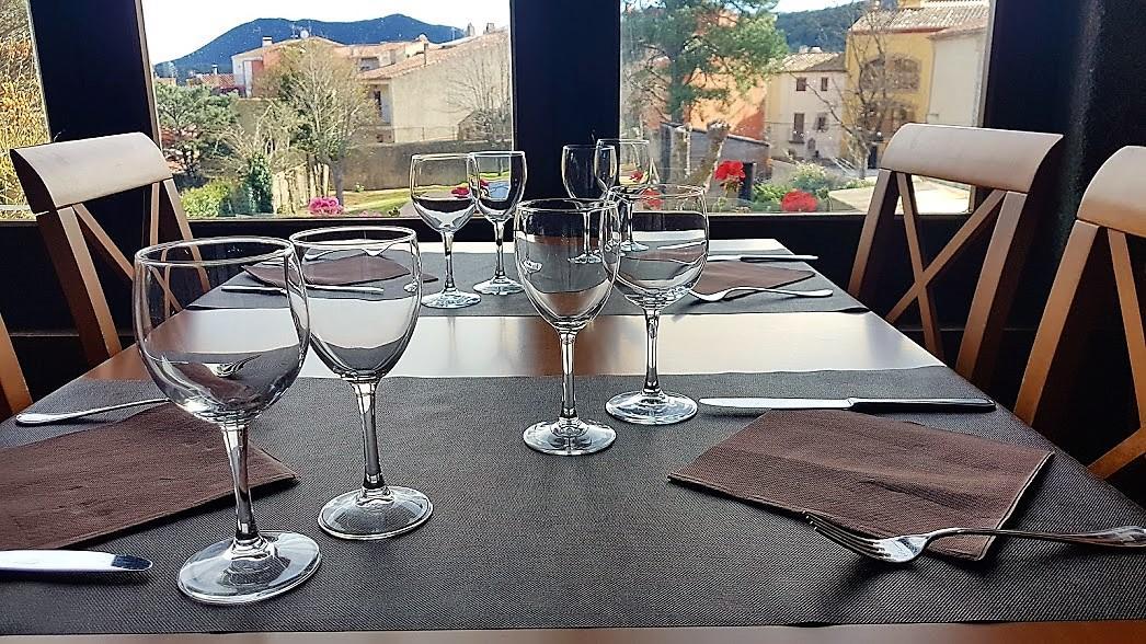 Hotel La Fonda Dels Pirineus มาซาเน็ต เด คาเบรนิส ภายนอก รูปภาพ