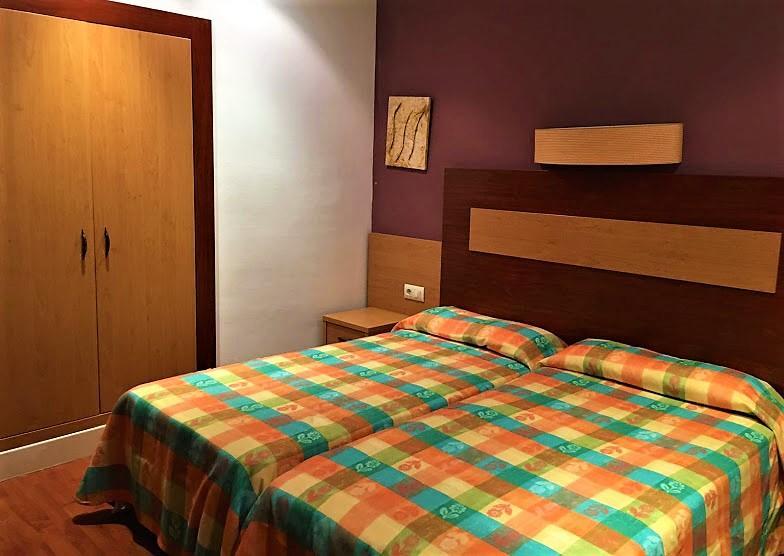 Hotel La Fonda Dels Pirineus มาซาเน็ต เด คาเบรนิส ภายนอก รูปภาพ