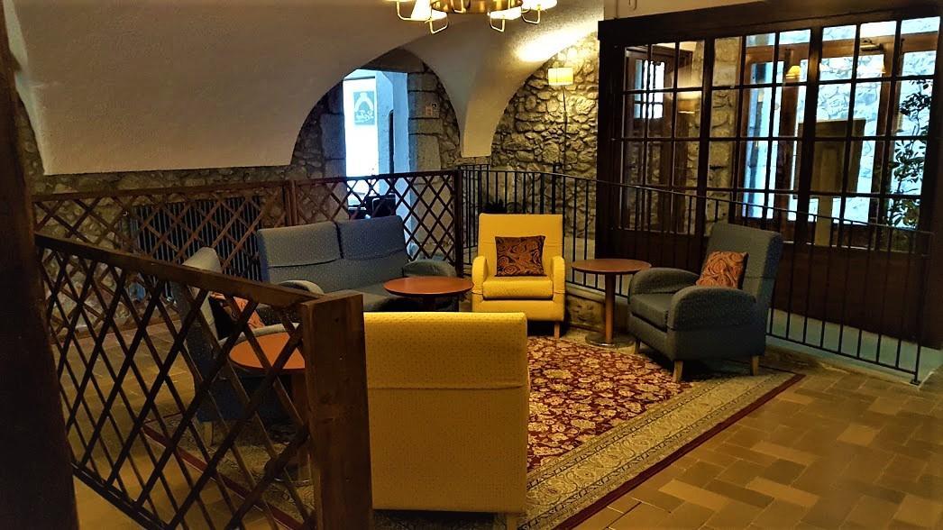 Hotel La Fonda Dels Pirineus มาซาเน็ต เด คาเบรนิส ภายนอก รูปภาพ